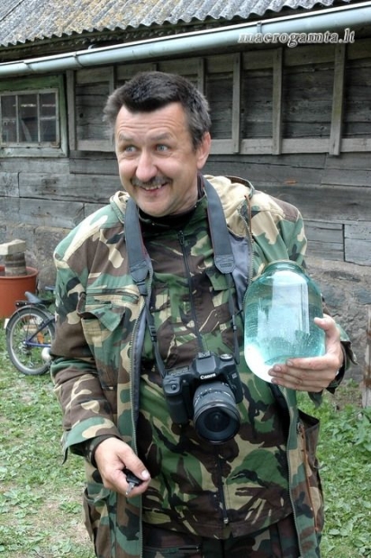 Valdis ir trilitrinis..... | Fotografijos autorius : Gediminas Gražulevičius | © Macrogamta.lt | Šis tinklapis priklauso bendruomenei kuri domisi makro fotografija ir fotografuoja gyvąjį makro pasaulį.